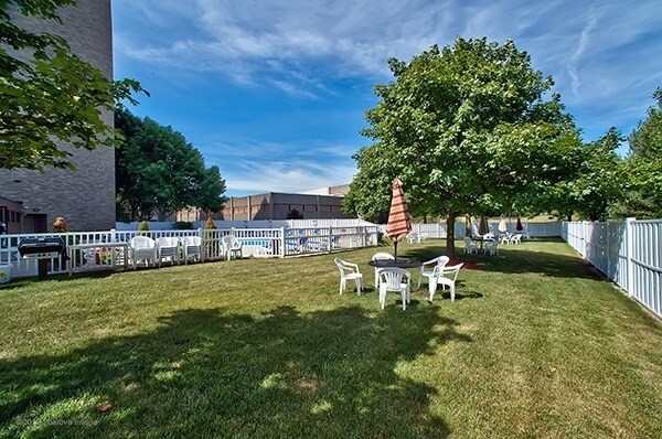 Building Photo - 6340 Americana Dr