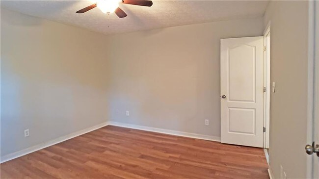 Building Photo - 2885 Center St