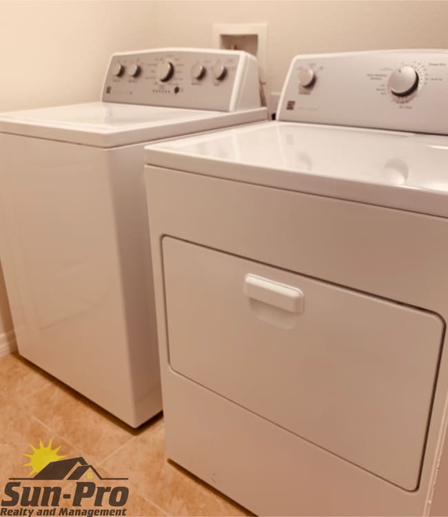 Building Photo - 2007 Glenbrooke Rd.