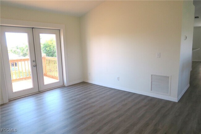 Building Photo - 2309 SE 5th Pl