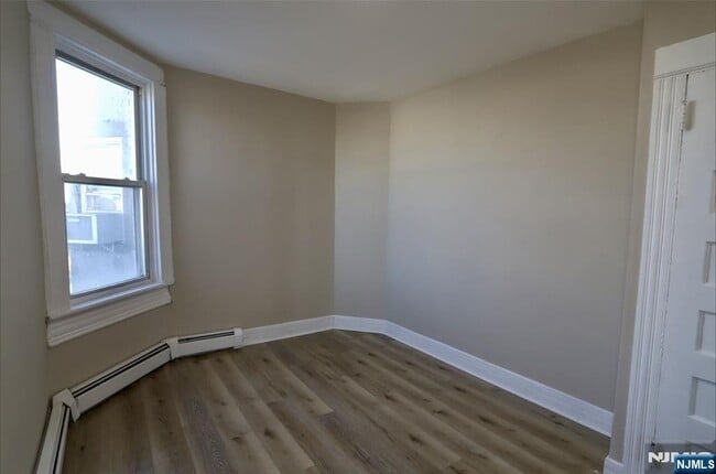 Building Photo - 743 Harrison Ave