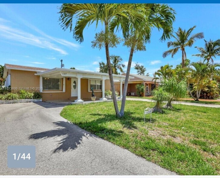 Building Photo - 127 Lakeview Ave