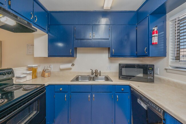 Building Photo - Stunning 2 Bedroom Townhouse in Fort Walto...