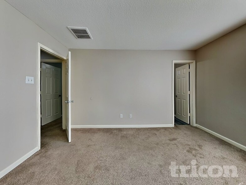 Building Photo - 2642 Skyview Shadows Ct