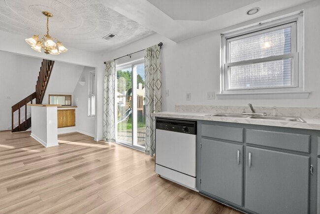 Building Photo - House for Rent in Virginia Beach!