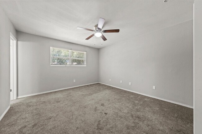 Building Photo - 705 Rosedale Dr
