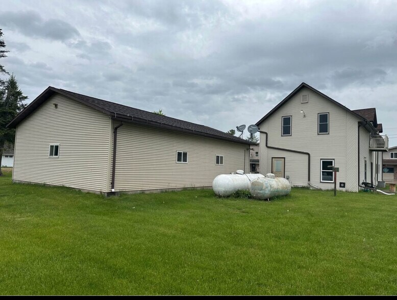 Building Photo - 206 W Main St