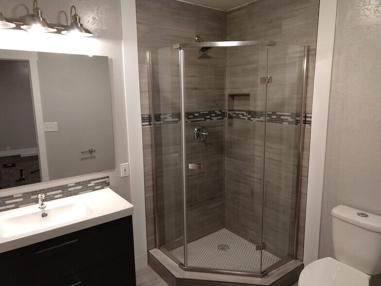 Master bathroom - 14659 S 1690 W