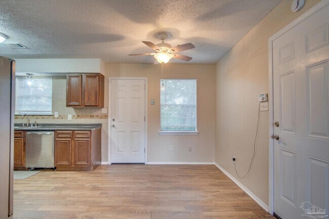 Building Photo - 386 Quigley Rd