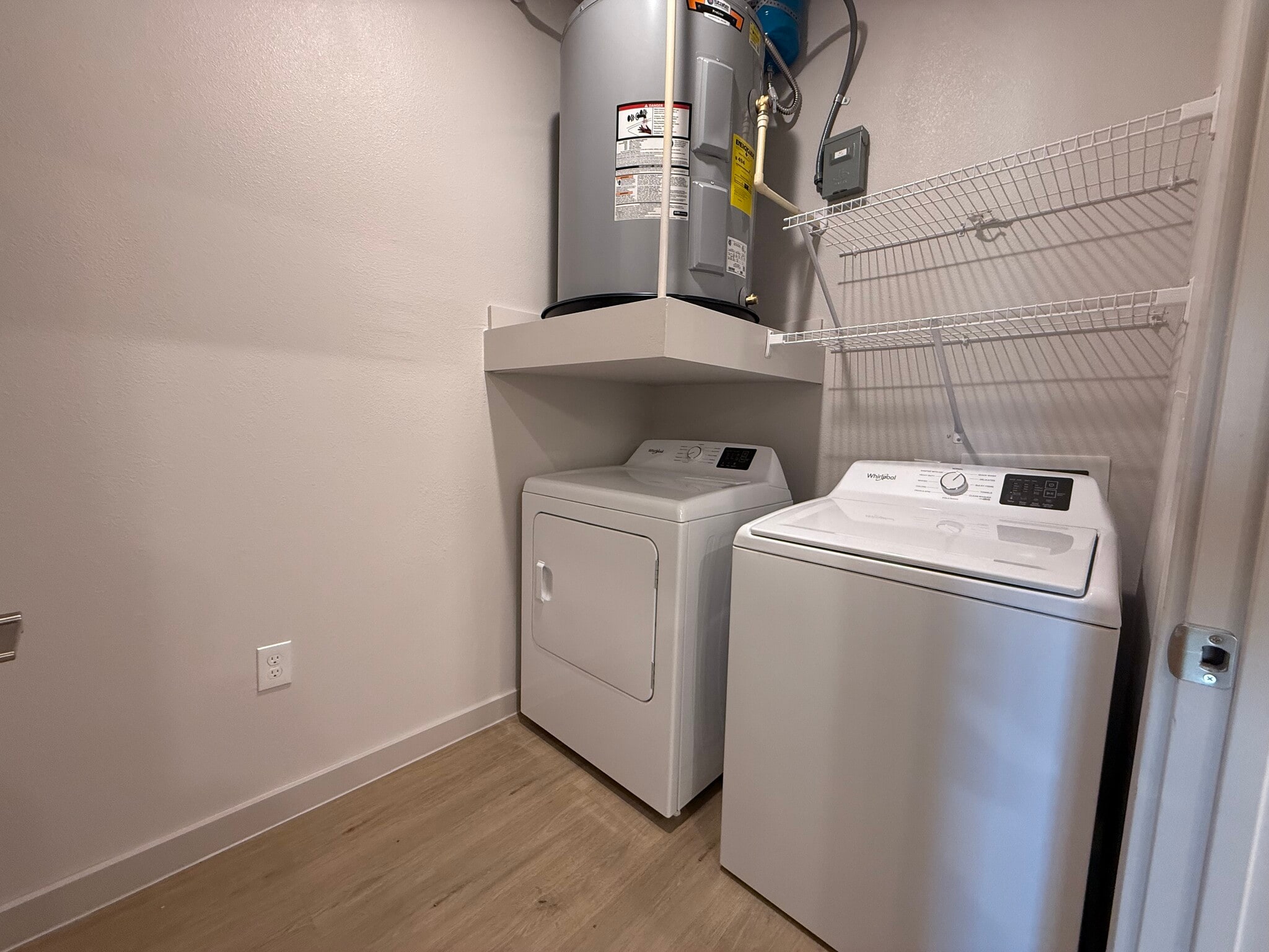 Building Photo - 1102 Treeta Trl