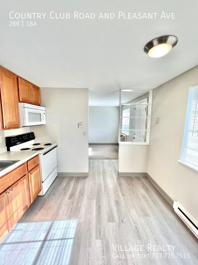 Building Photo - 605 Country Club Rd