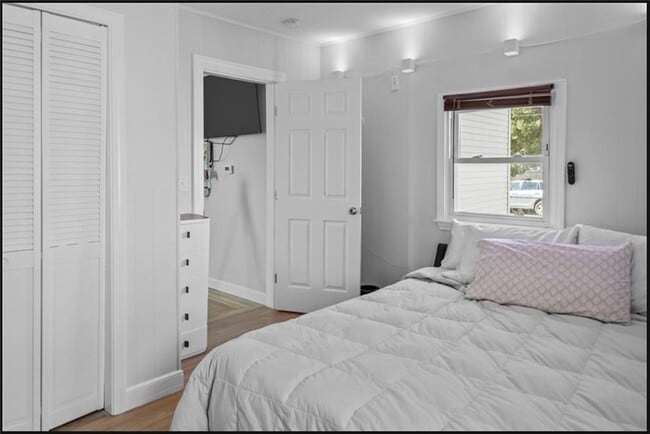 Building Photo - 68 Wood St