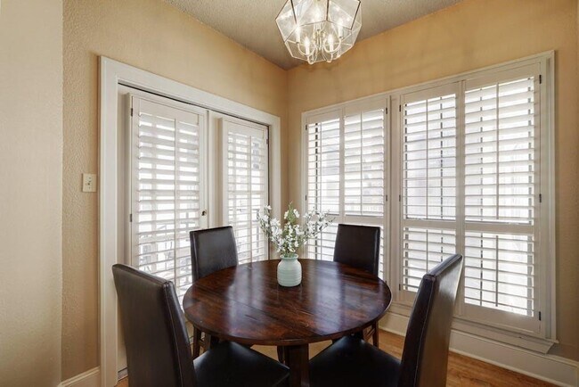 Building Photo - 3001 Cedar St