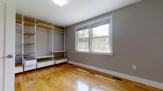 Building Photo - 12 Hawaii Ave NE