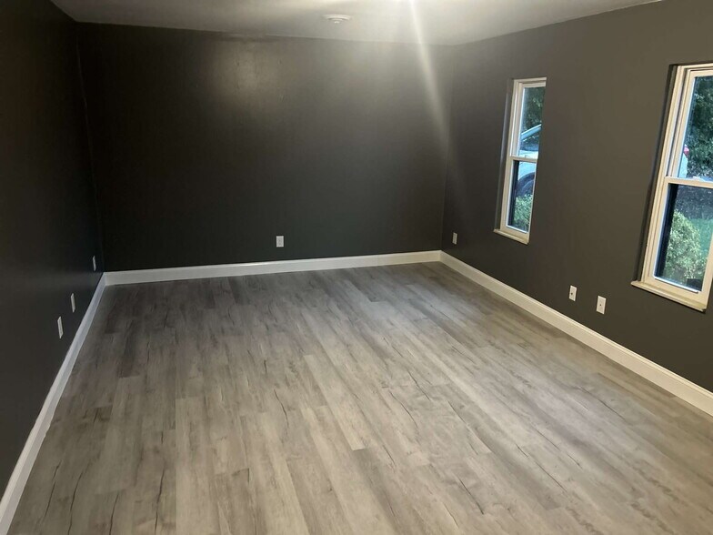 Living Rm - 126 Kesterson St