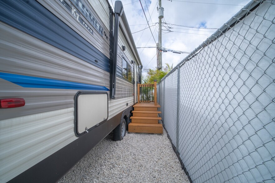 Building Photo - 2300 N 58th Ter