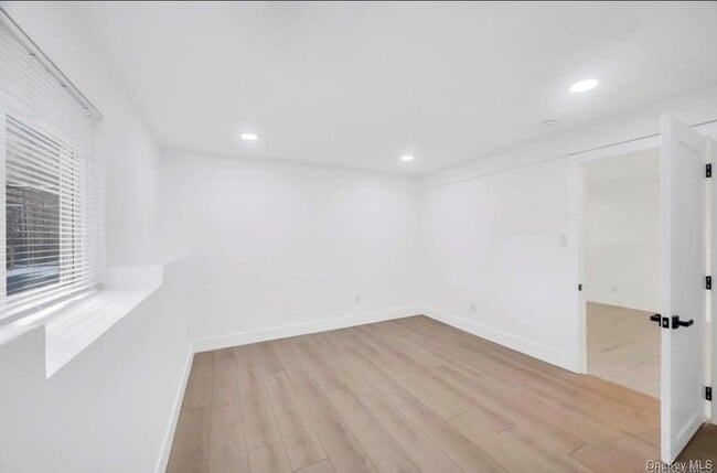 Building Photo - 29 Dillon Dr