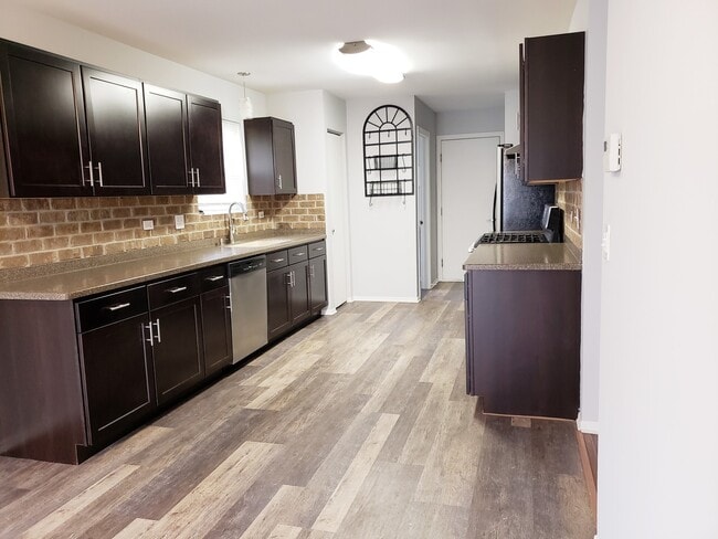 Building Photo - 292 Waterbury Cir