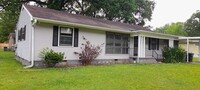 Building Photo - Coming Soon - Wonderful 3 Bedroom 1 Bath H...