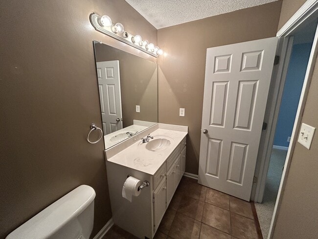 Building Photo - 3878 Roscommon Way