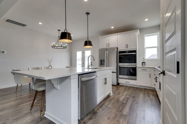 Building Photo - 945 Pleasant Ridge Run