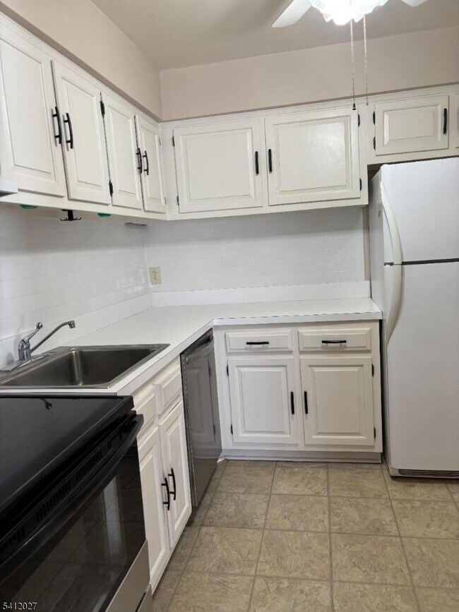 Building Photo - 15 Cottage St