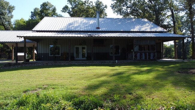Building Photo - 1049 County Rd