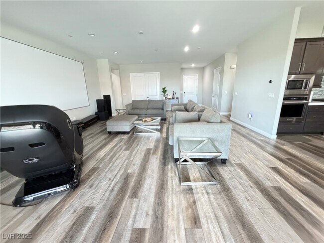 Building Photo - 8480 Warbonnet Way