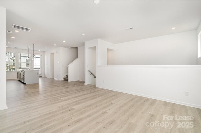 Building Photo - 1617 Blanche St