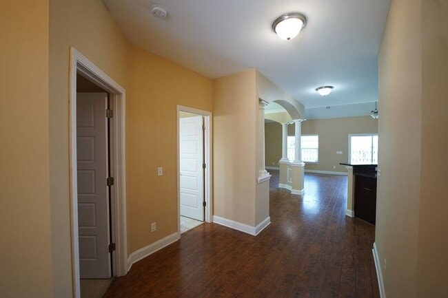 Building Photo - 252 Cottonham Ct
