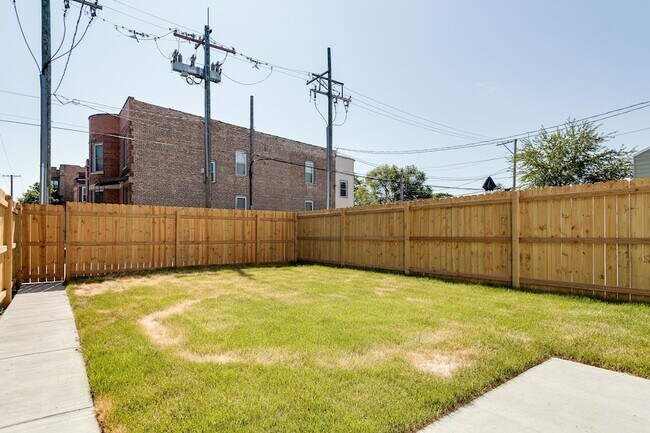 Building Photo - 7205 S Ridgeland Ave