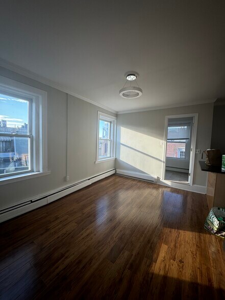 Unit 28 - 24 Fleet St