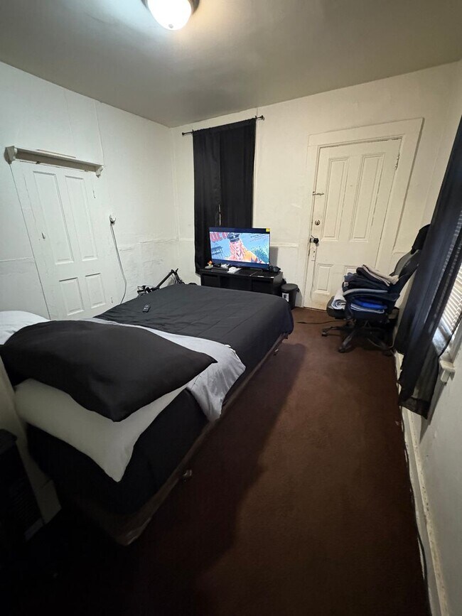 Building Photo - 137 9th St S