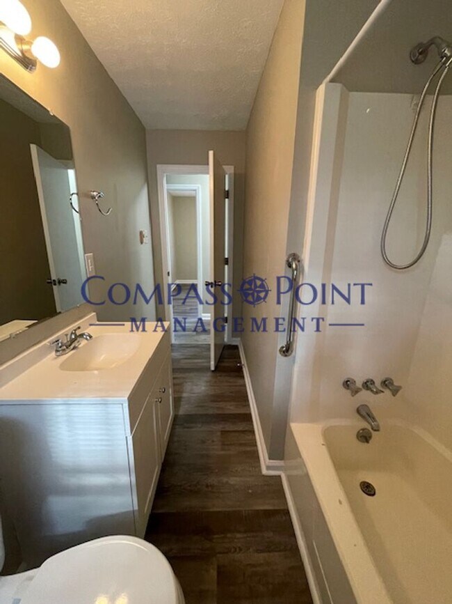 Building Photo - Newly Renovated Just For You!