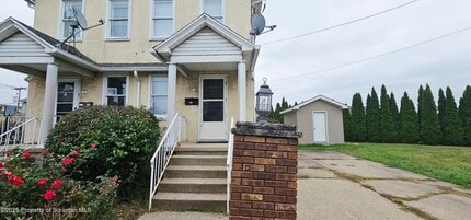 Building Photo - 212 Pine St