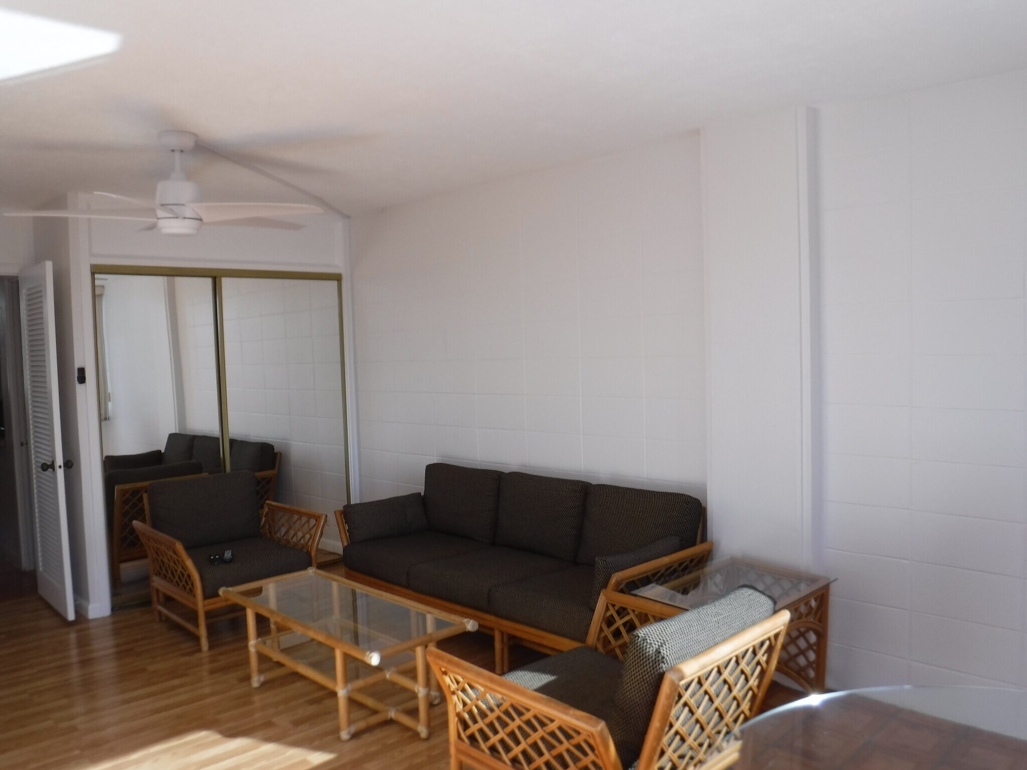 Building Photo - 425 ena Rd