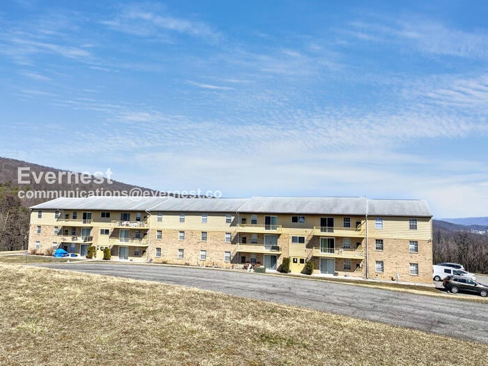 Building Photo - 12806 N Cresap St