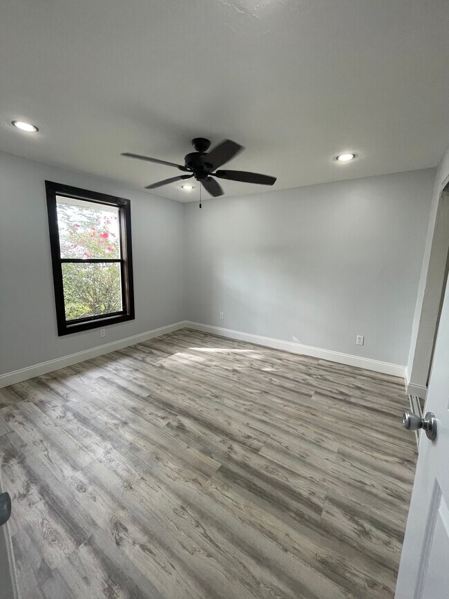 Building Photo - 27989 Lance Dr