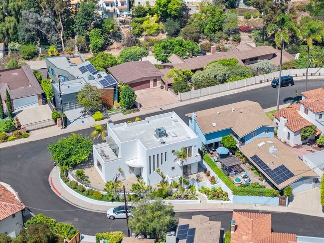 Building Photo - 2700 Barnson Pl