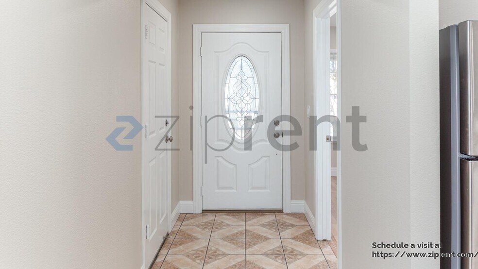 Building Photo - 391 Cll Cabezal