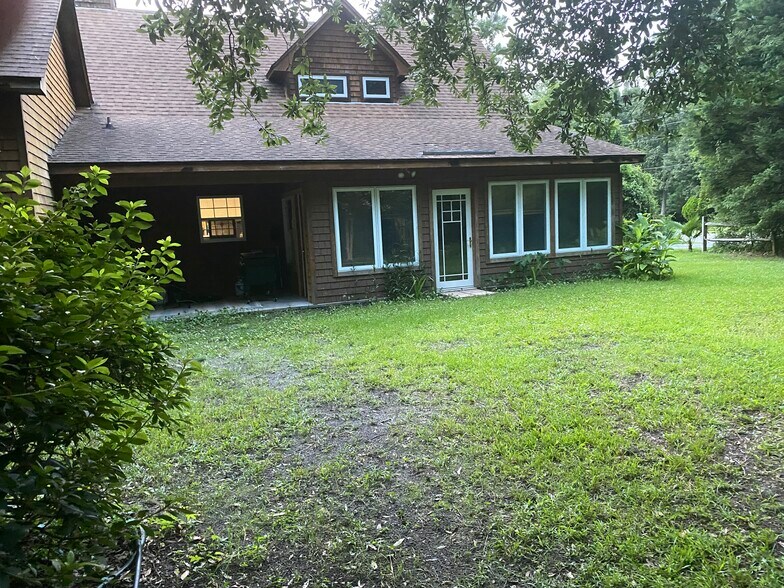 Building Photo - 8228 Lantana Ln