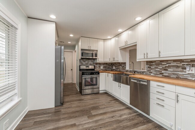 Building Photo - 2415 Plum Tree Rd