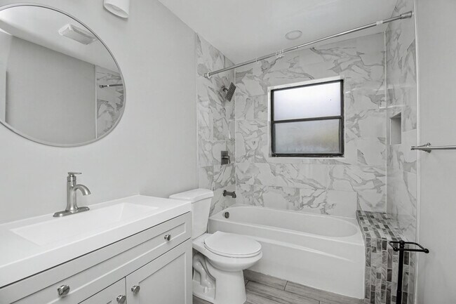 Building Photo - 7407 Silver Woods Ct