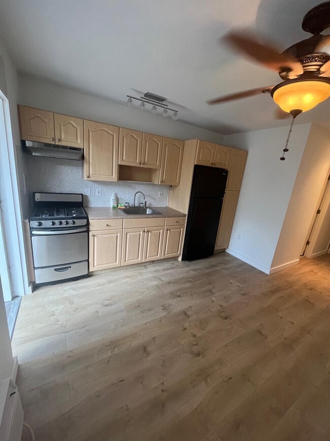 Building Photo - 441 Collins Ave