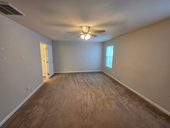 Building Photo - Charming 4 Bed • 2½ Bath Home in The Farm ...