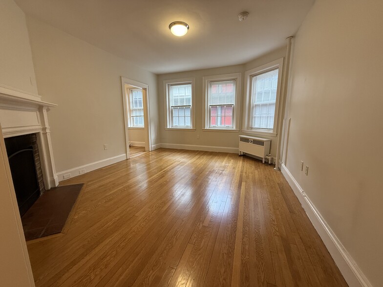 Primary Photo - 360 Harvard St