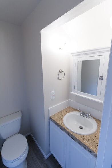 Master .5 bath - 2549 Yew Street Rd