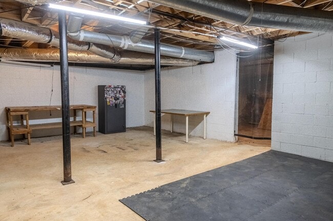 Building Photo - 2858 Livsey Dr