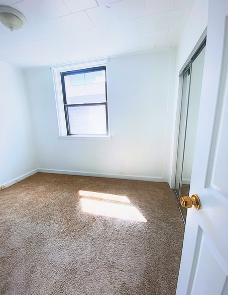 Bedroom 1 - 514 Ivy St