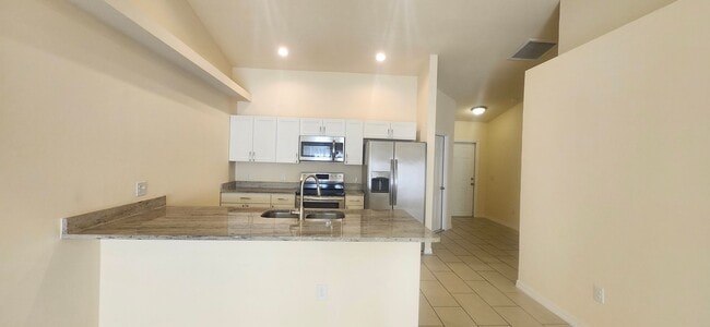 Building Photo - 3 bedroom 2 bath 1 car garage